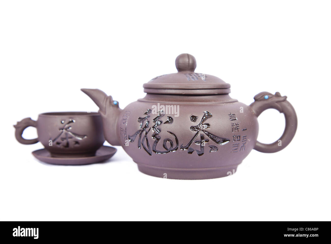 Service à thé chinois en porcelaine isolated on white Banque D'Images