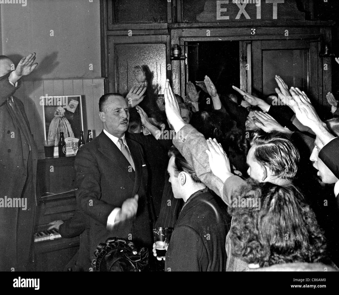 OSWALD MOSLEY (1896-1980) Anglais Facist chef à une réunion de partisans au bras de Tyssen, Hackney, Londres en 1953 Banque D'Images