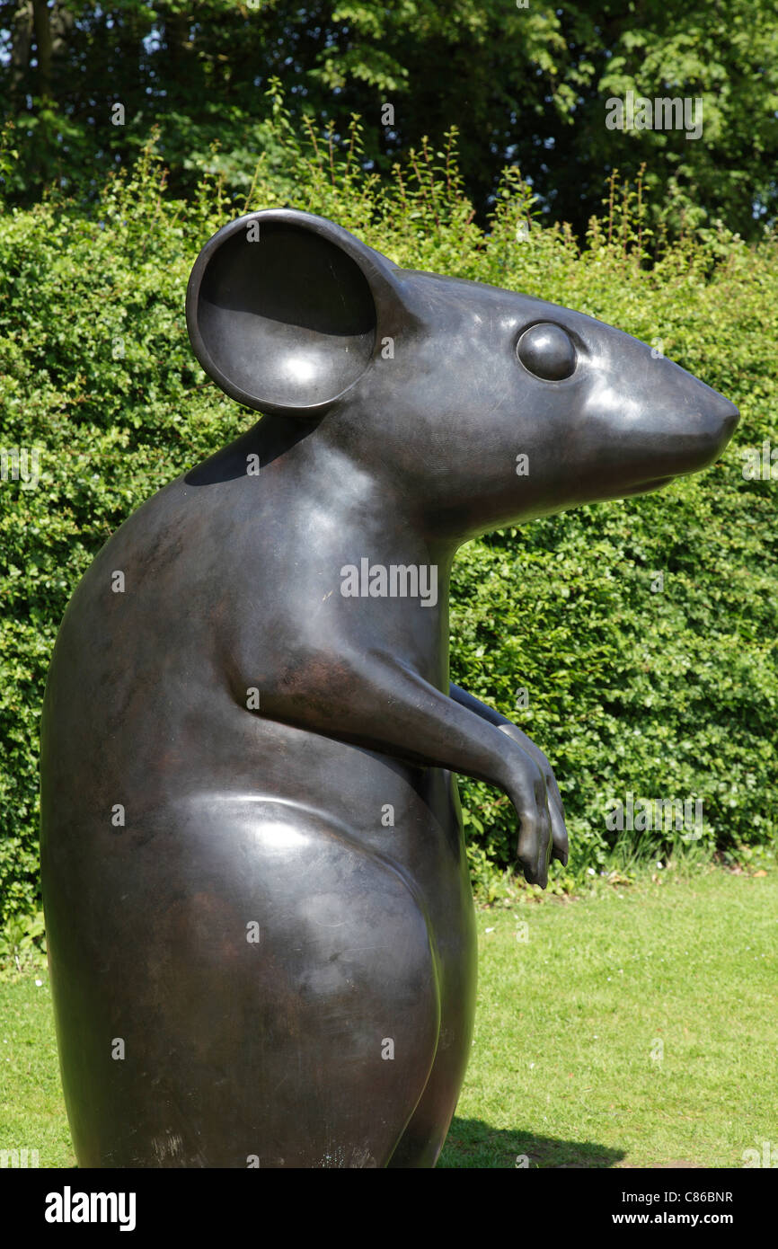 Chemin du poète du musée du lieu de naissance de Robert Burns, monument géant de Kenny Hunter à LA souris inspiré du poème à la souris, Alloway, Ayrshire, Écosse, Royaume-Uni Banque D'Images