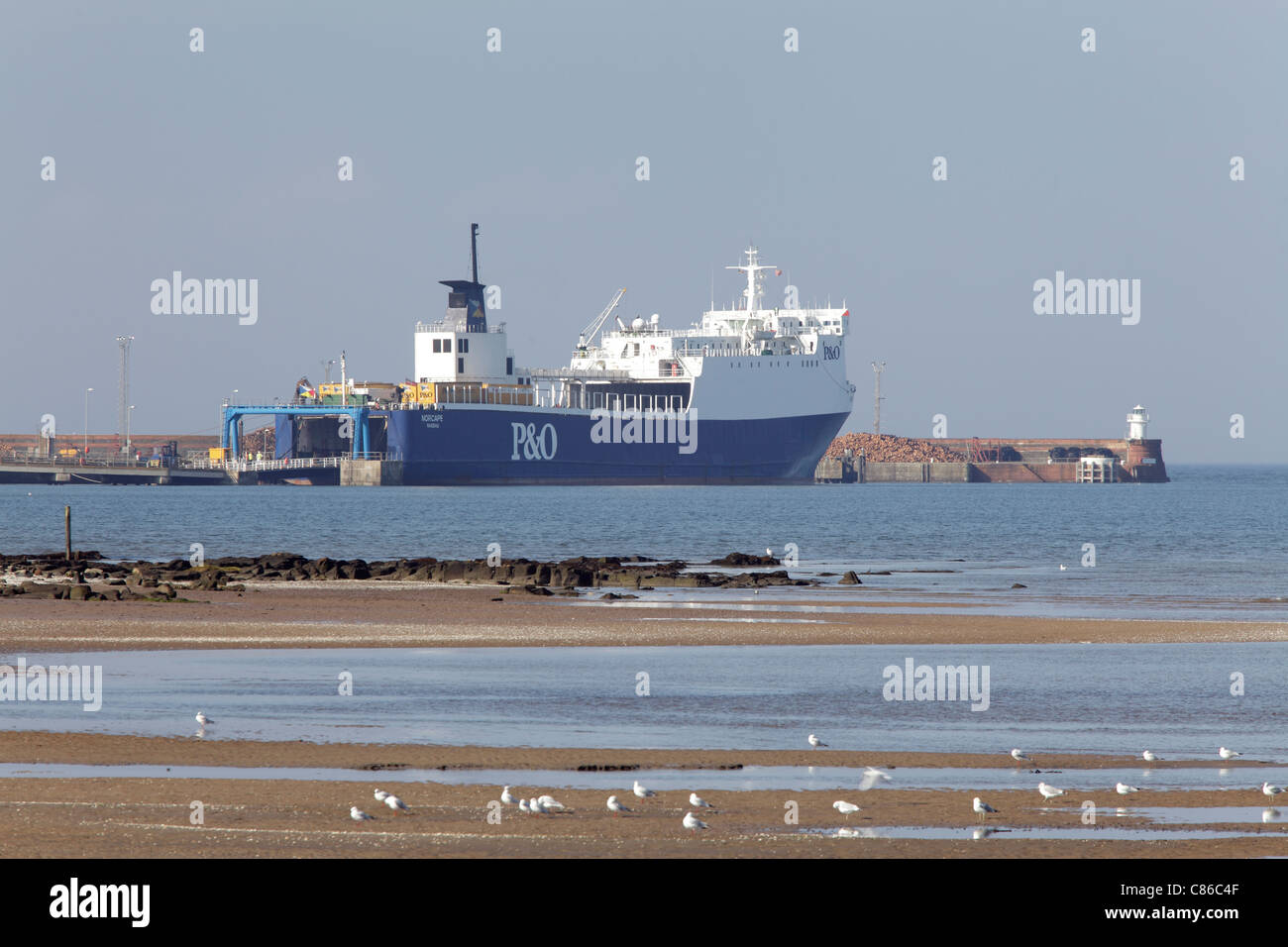 P&O Troon à Larne ferry de fret au terminal de Troon North Beach dans le South Ayrshire, en Écosse, au Royaume-Uni Banque D'Images