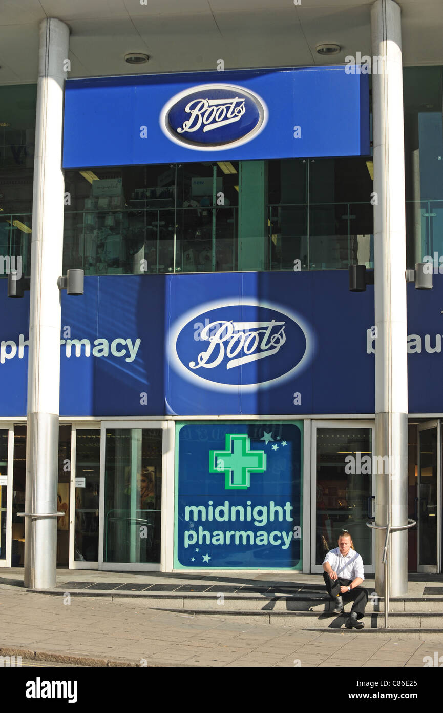 Boots the Chemist shop et minuit pharmacy store Brighton UK retail shopping Banque D'Images