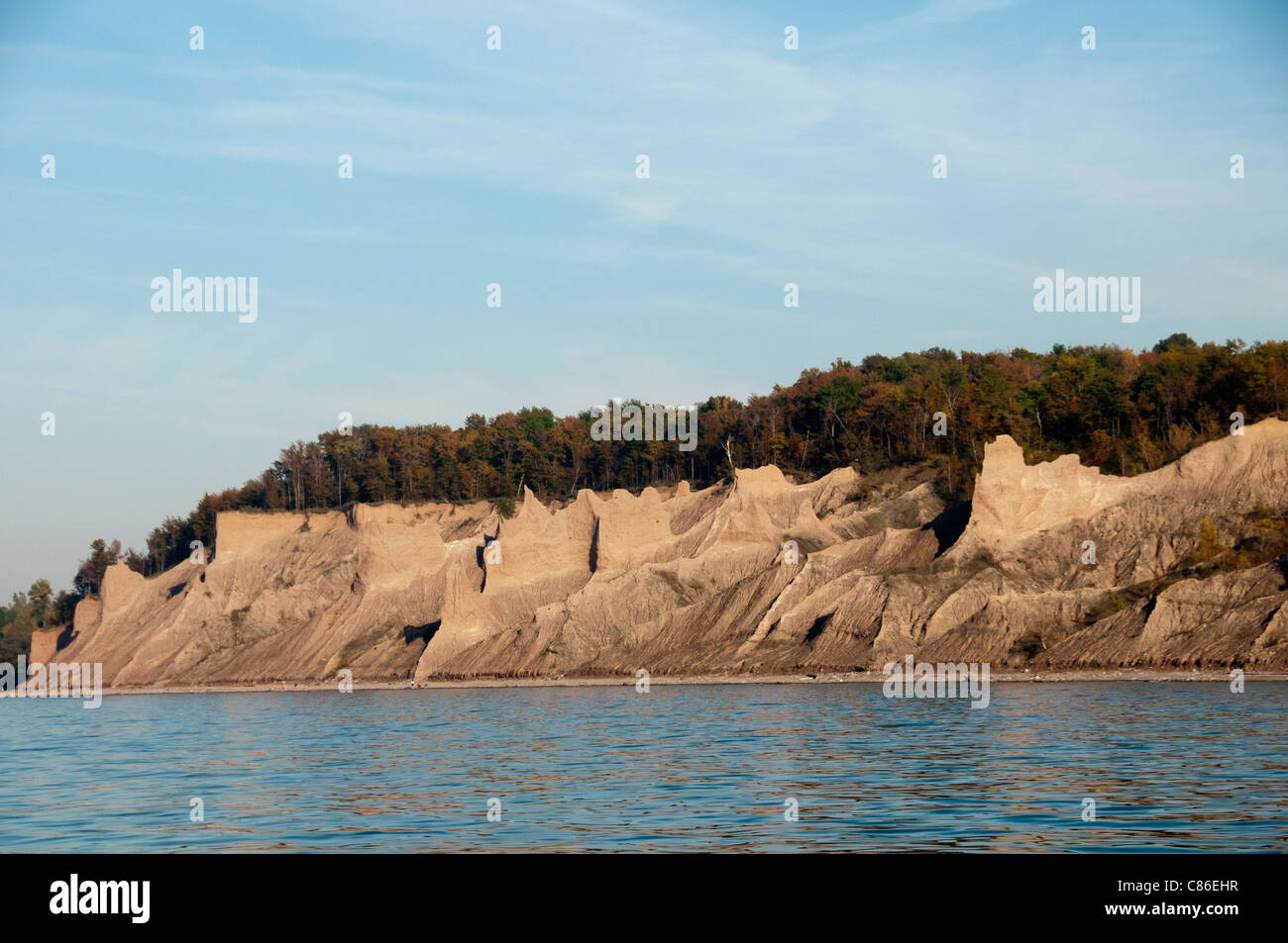 Chimney Bluffs State Park, vu depuis le lac Ontario, NY USA. Banque D'Images