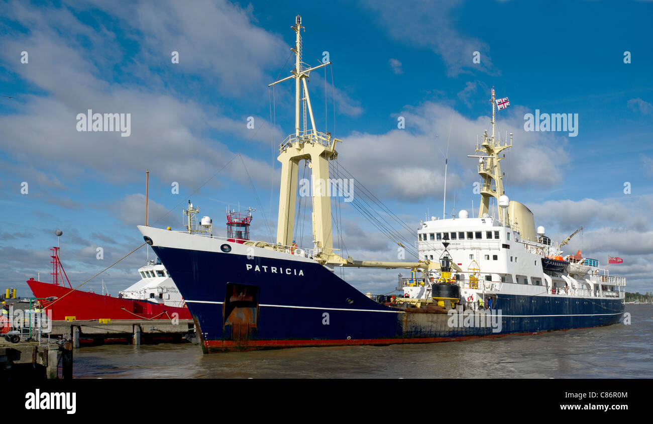 THV Patricia, navire de bouée/phare immobilisé dans des quais à Harwich dans l'Essex au Royaume-Uni. Banque D'Images