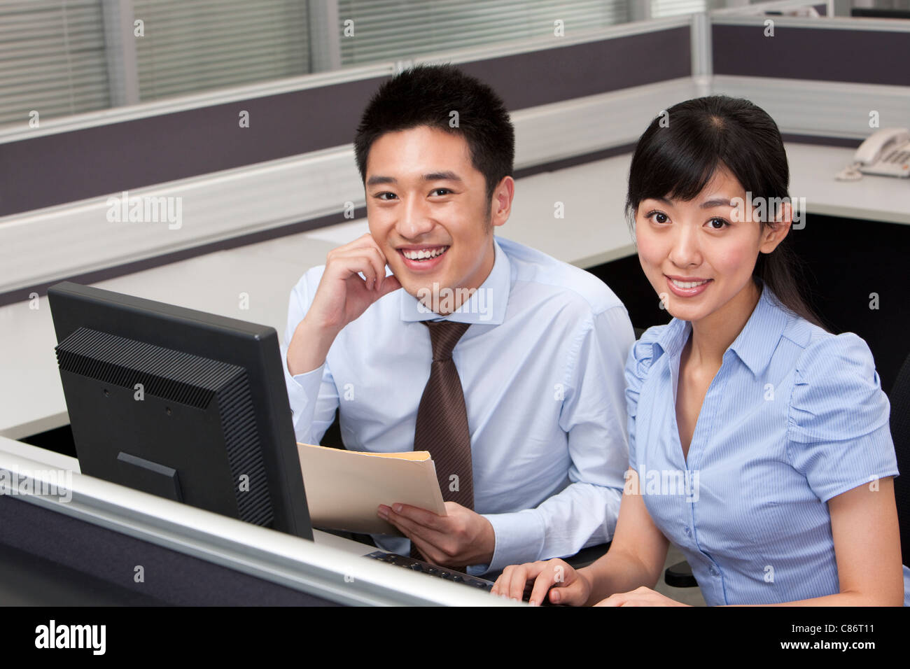 Portrait de collègues travaillant ensemble Banque D'Images
