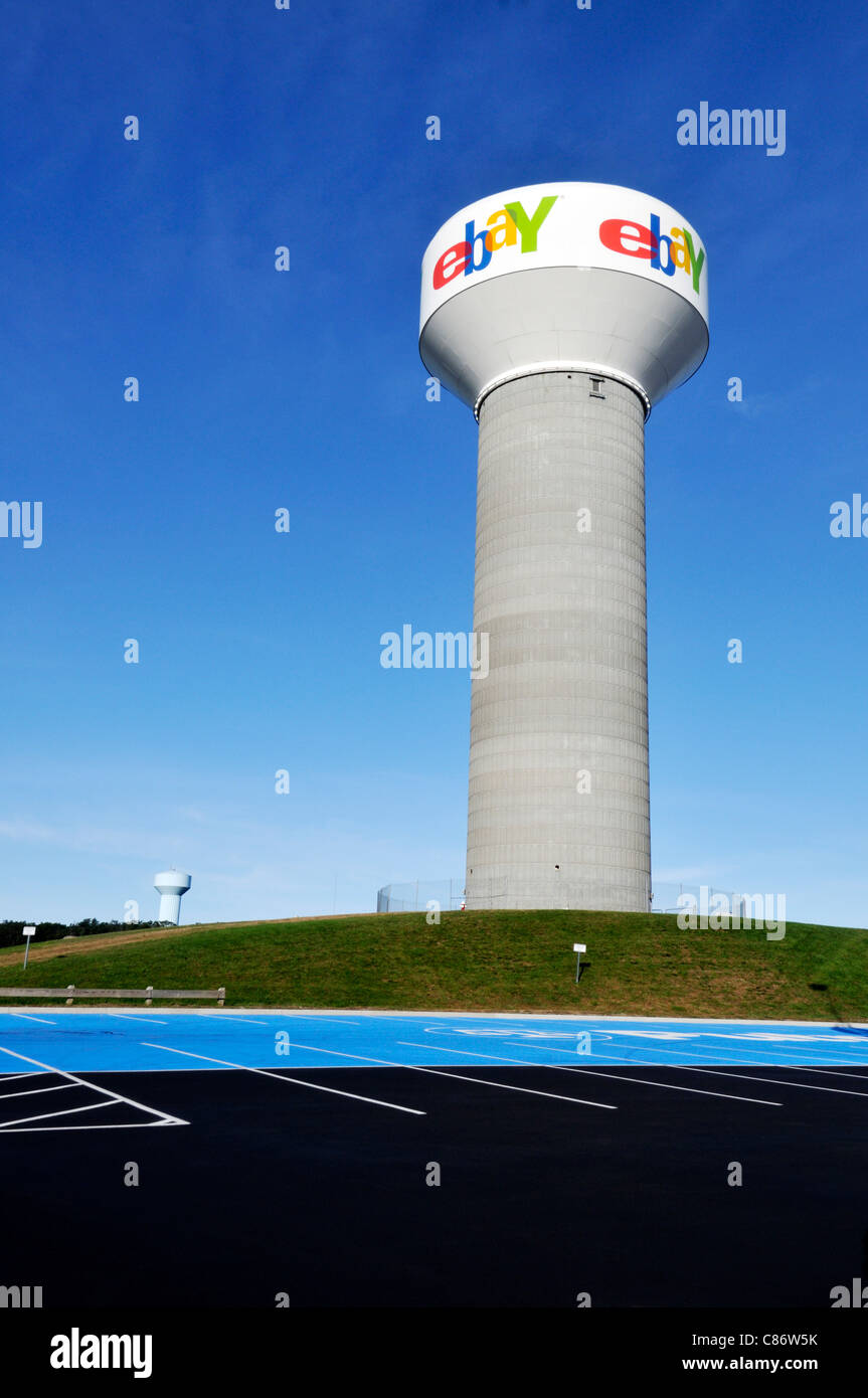 Logo ebay sur tour de l'eau sur un ciel bleu clair jour. USA Banque D'Images