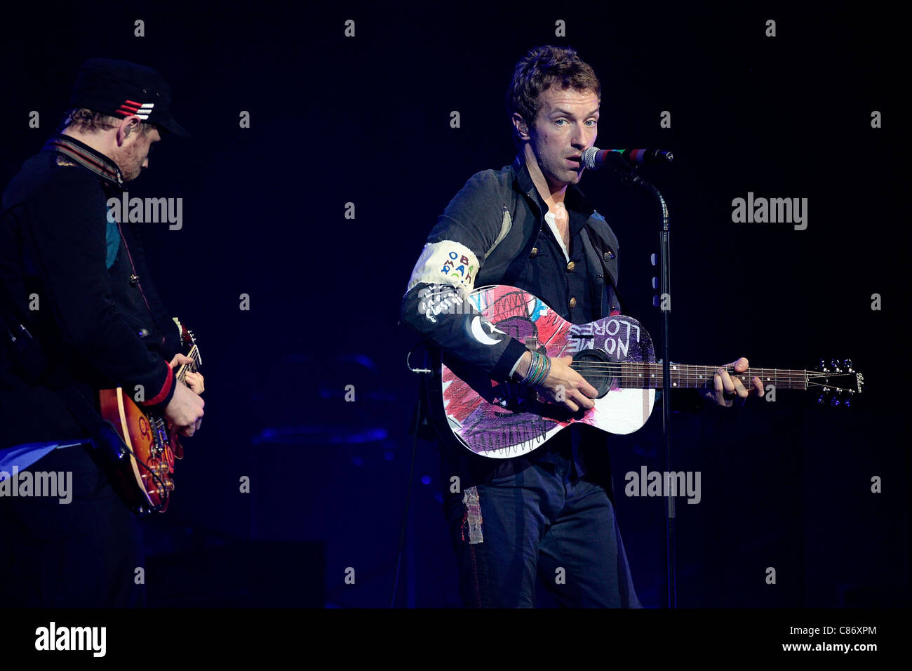 BELFAST, ROYAUME UNI - 19 DÉCEMBRE : Jonny Buckland et Chris Martin de Coldplay effectuer à l'Odyssey Arena le 19 décembre 2008 à Belfast, en Irlande du Nord. Banque D'Images