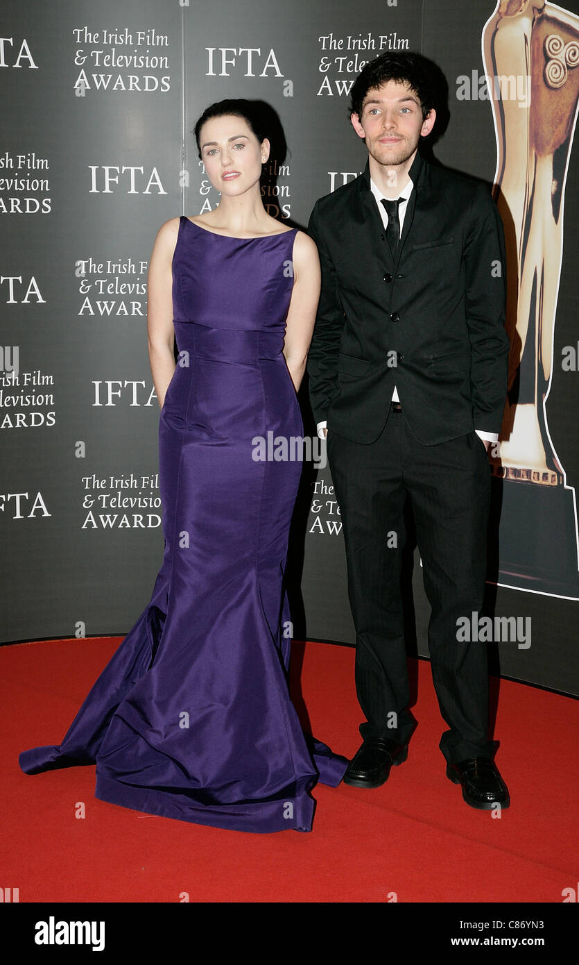 DUBLIN, IRLANDE - 14 février : Katie McGrath et Colin Morgan arrivent à la 6e congrès annuel de l'Irish Film and Television Awards à l'hôtel Burlington le 14 février 2009 à Dublin, Irlande Banque D'Images