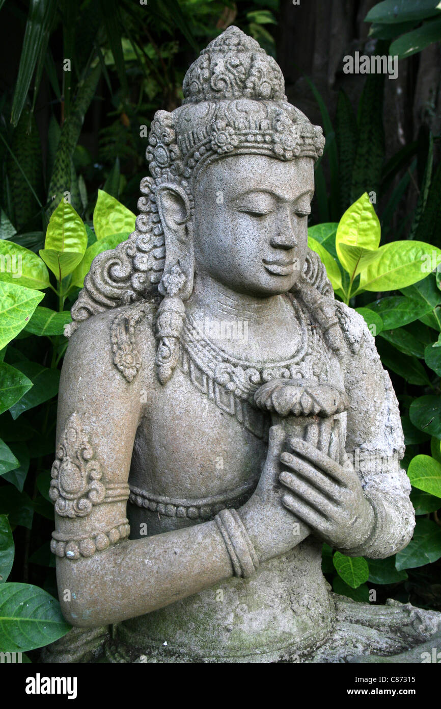Statue de Bouddha méditant en pierre Banque D'Images