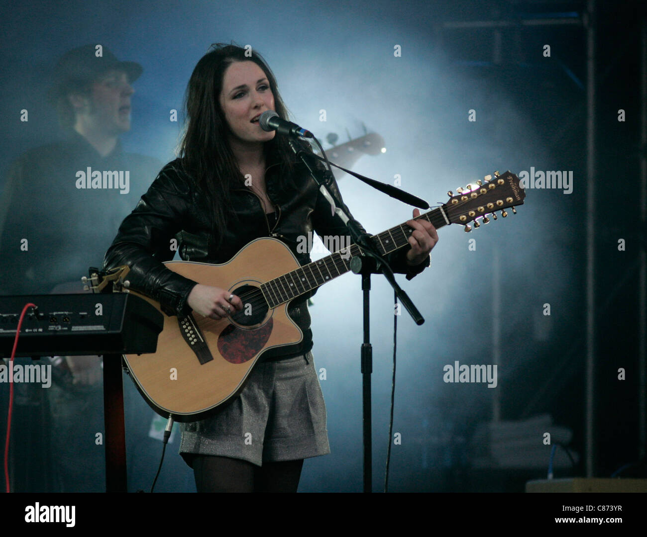 Sandi Thom sur la scène du St Patricks Day Concert, Belfast Banque D'Images