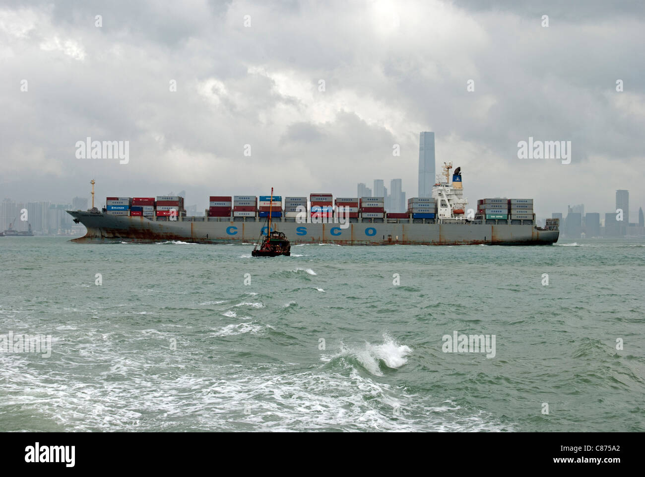 Porte-conteneurs, le port de Victoria, Hong Kong Banque D'Images