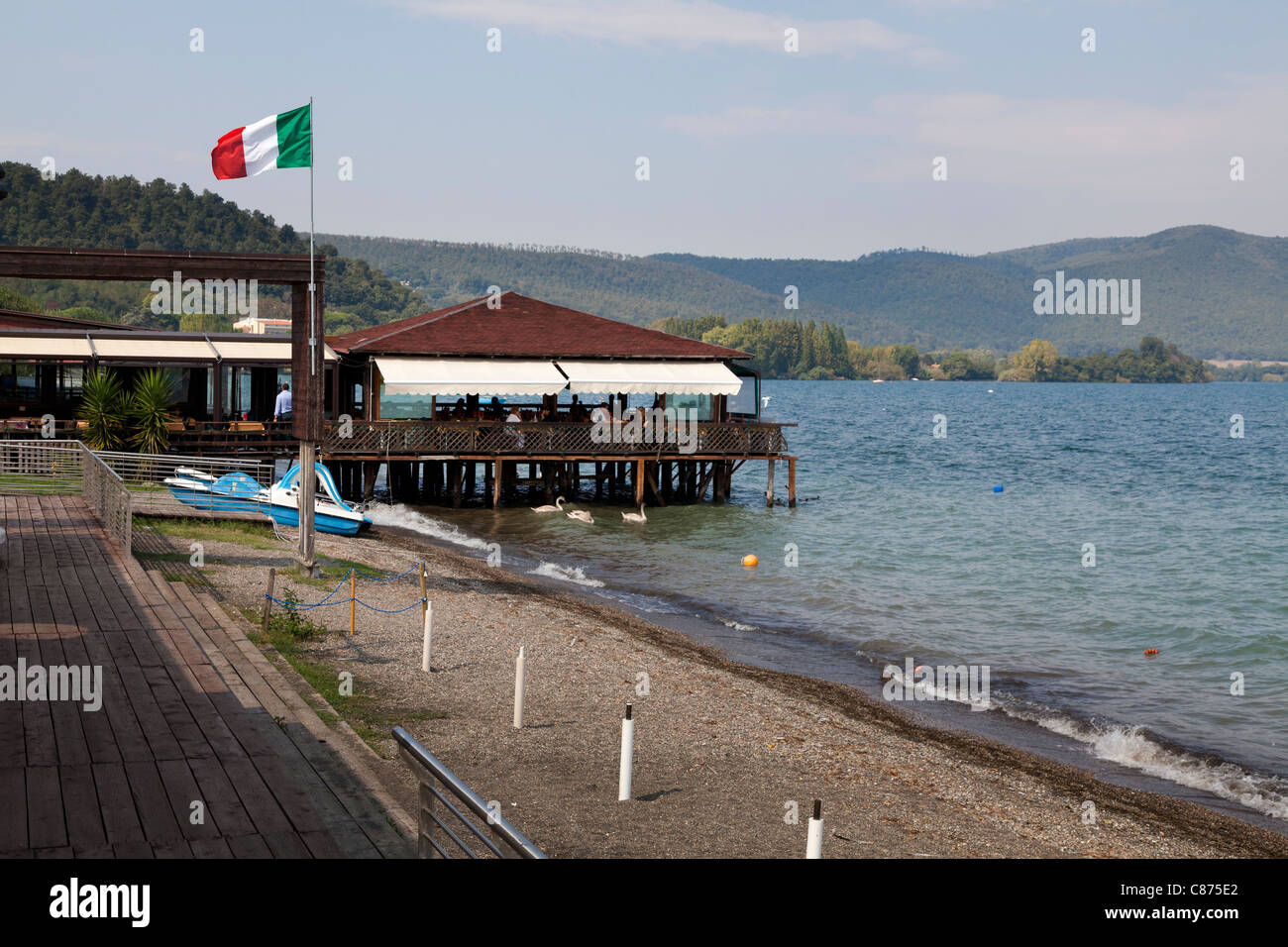 Restaurant guindé sur le lac de Bracciano Banque D'Images