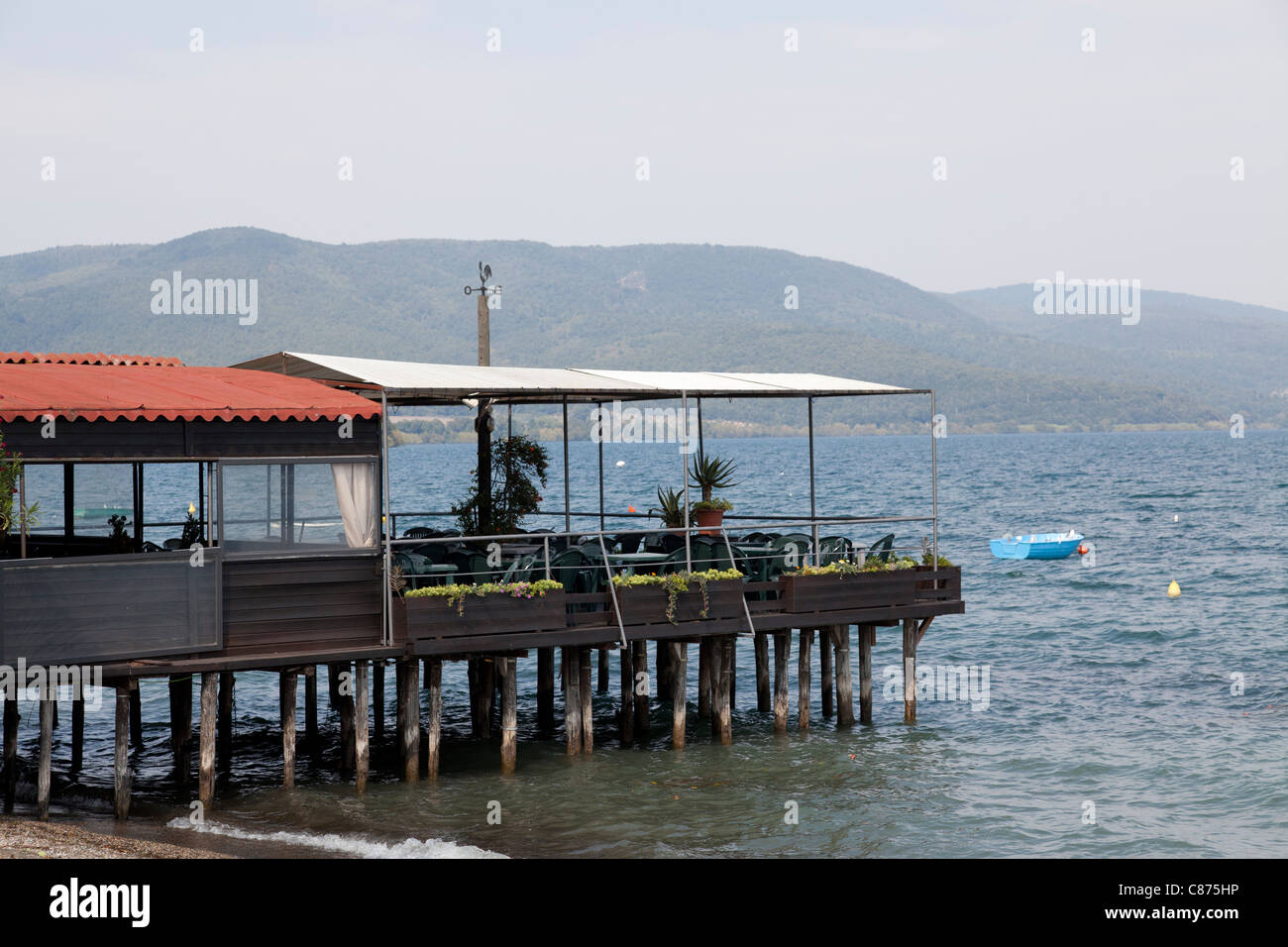 Restaurant guindé sur le lac de Bracciano Banque D'Images