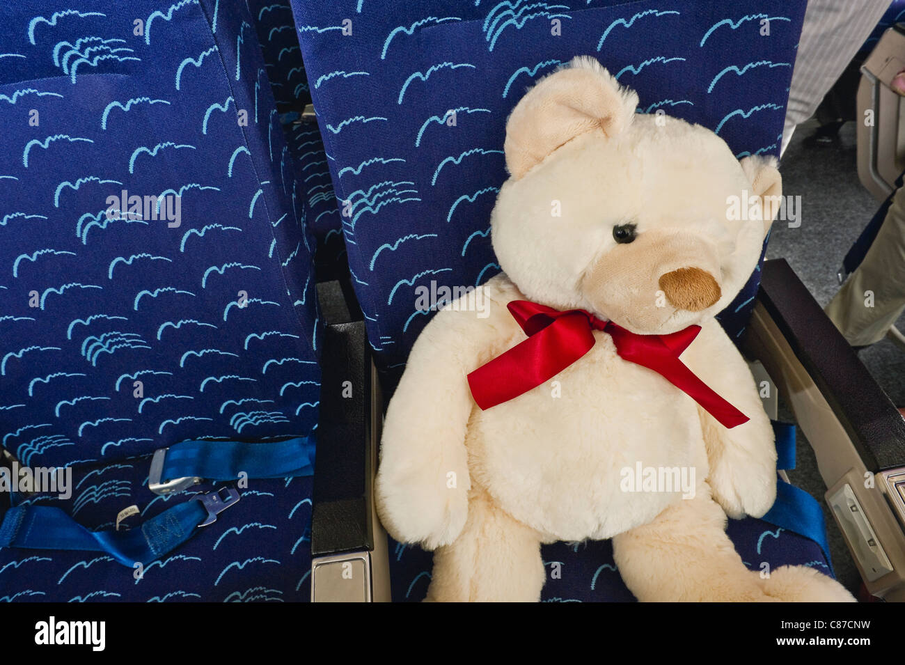 Allemagne, Munich, Bavaria, Close up of ours en avion en classe économique Banque D'Images