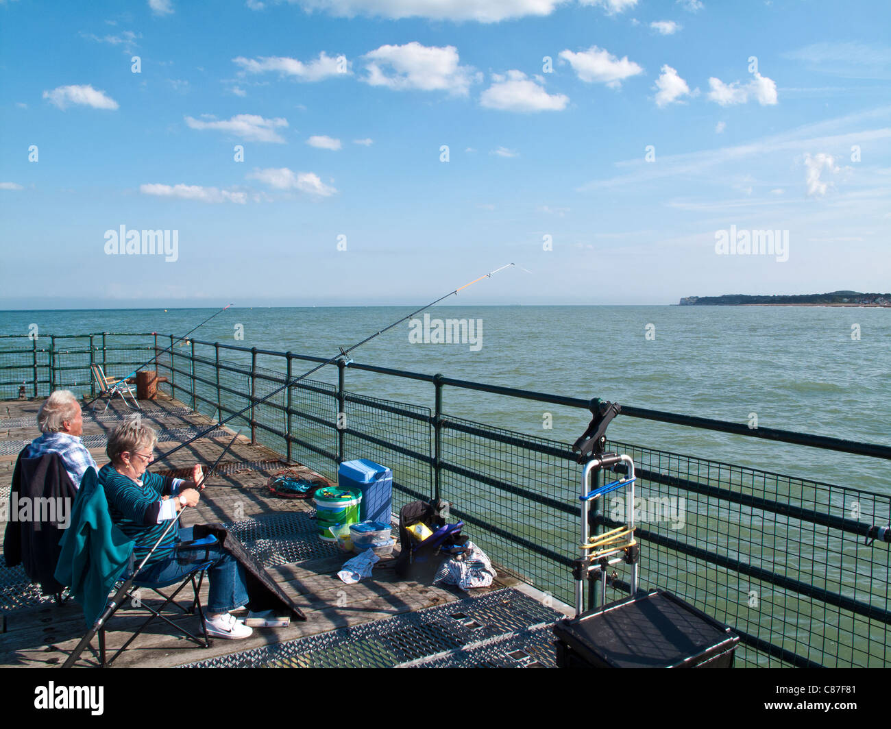 Journée d'été en UK ville côtière de traiter dans le Kent Banque D'Images