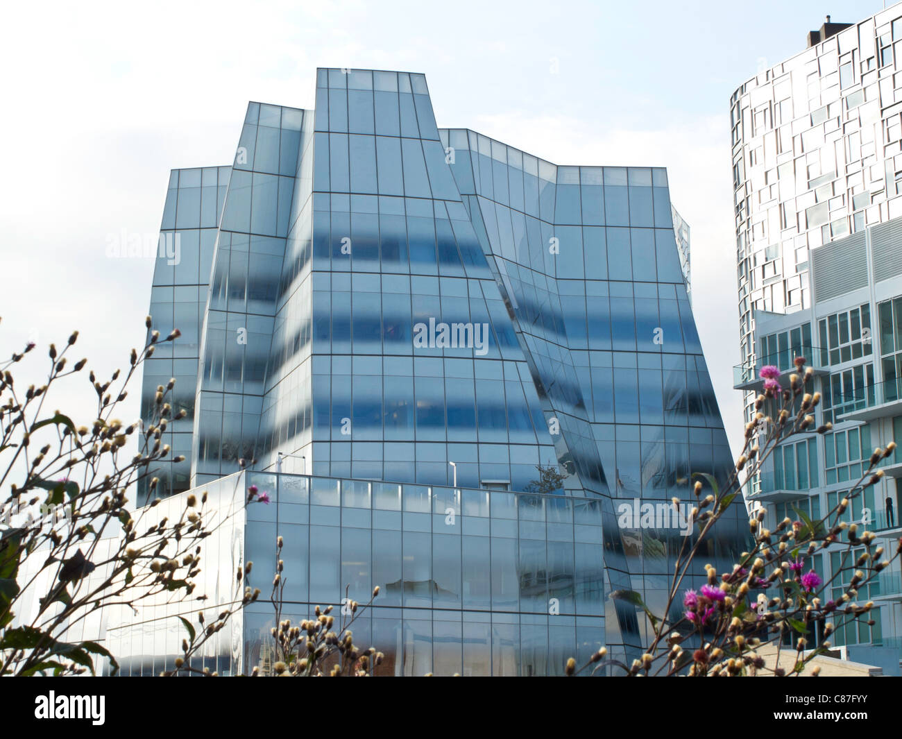 Bâtiment de Frank Gehry, le parc High Line, NYC Banque D'Images