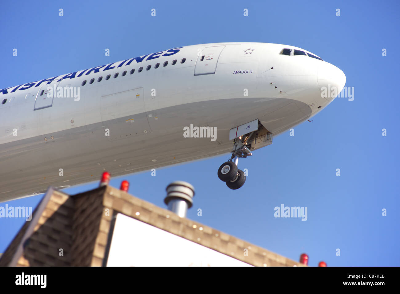 Turkish Airlines 777 TC-Inscription JJN , atterrissage à l'aéroport Pearson de Toronto Banque D'Images