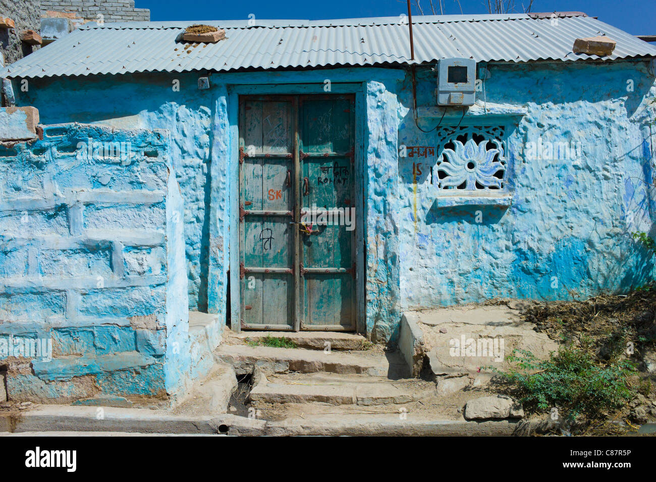 Accueil Brahman traditionnels peints en couleur bleu village de Rohet au Rajasthan, Inde du Nord Banque D'Images