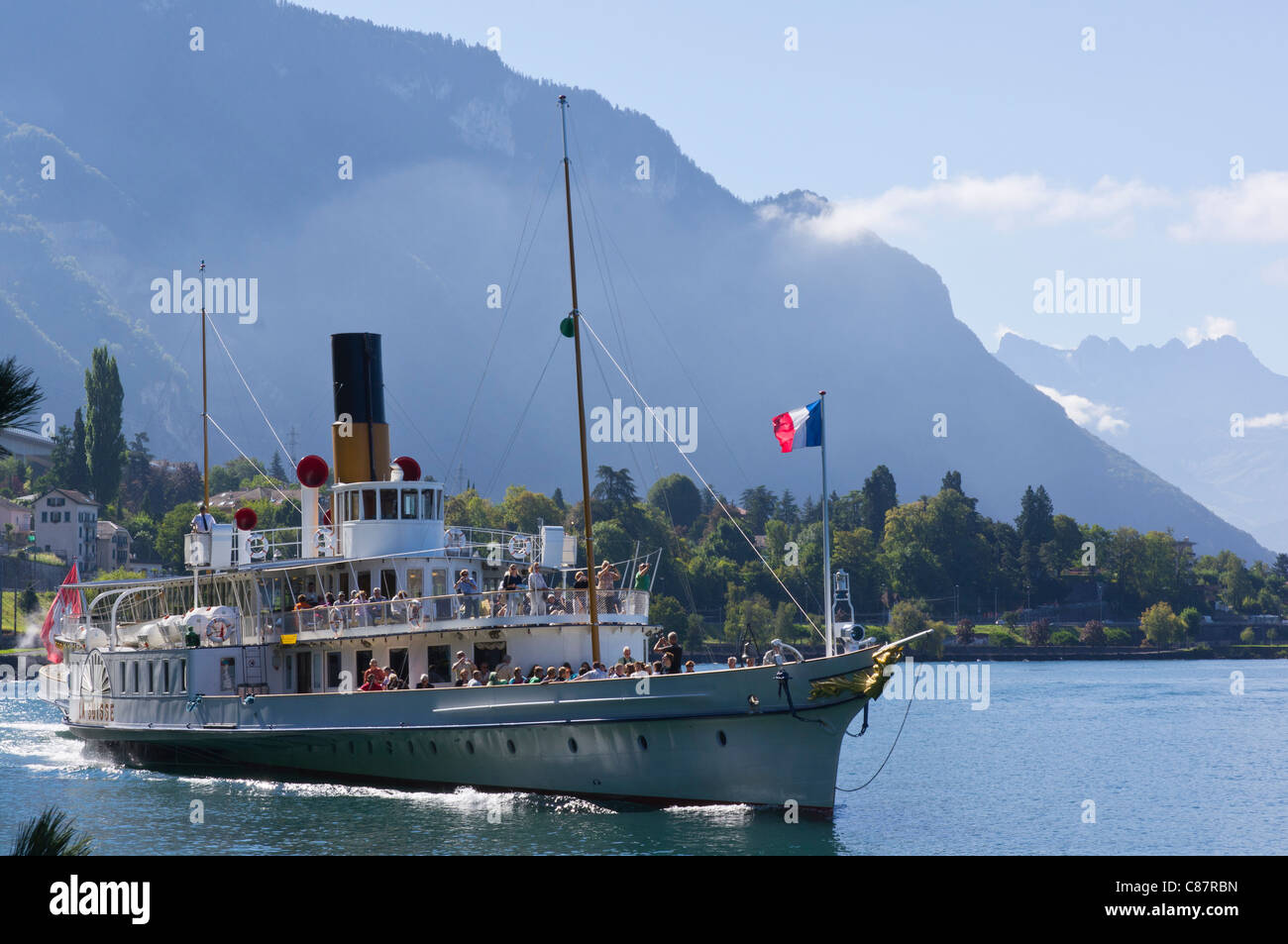 Le lac de Genève à aubes La Suisse près de l'embarcadère au château de Chillon sur le Lac Léman Banque D'Images