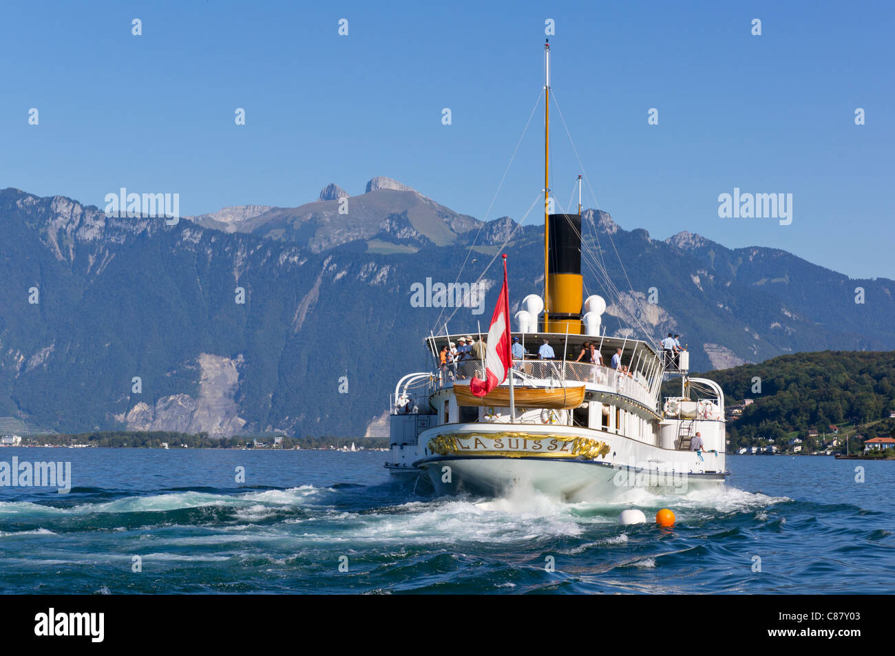Le lac de Genève à aubes La Suisse départ de St Gingolph sur son chemin jusqu'à Montreux Banque D'Images