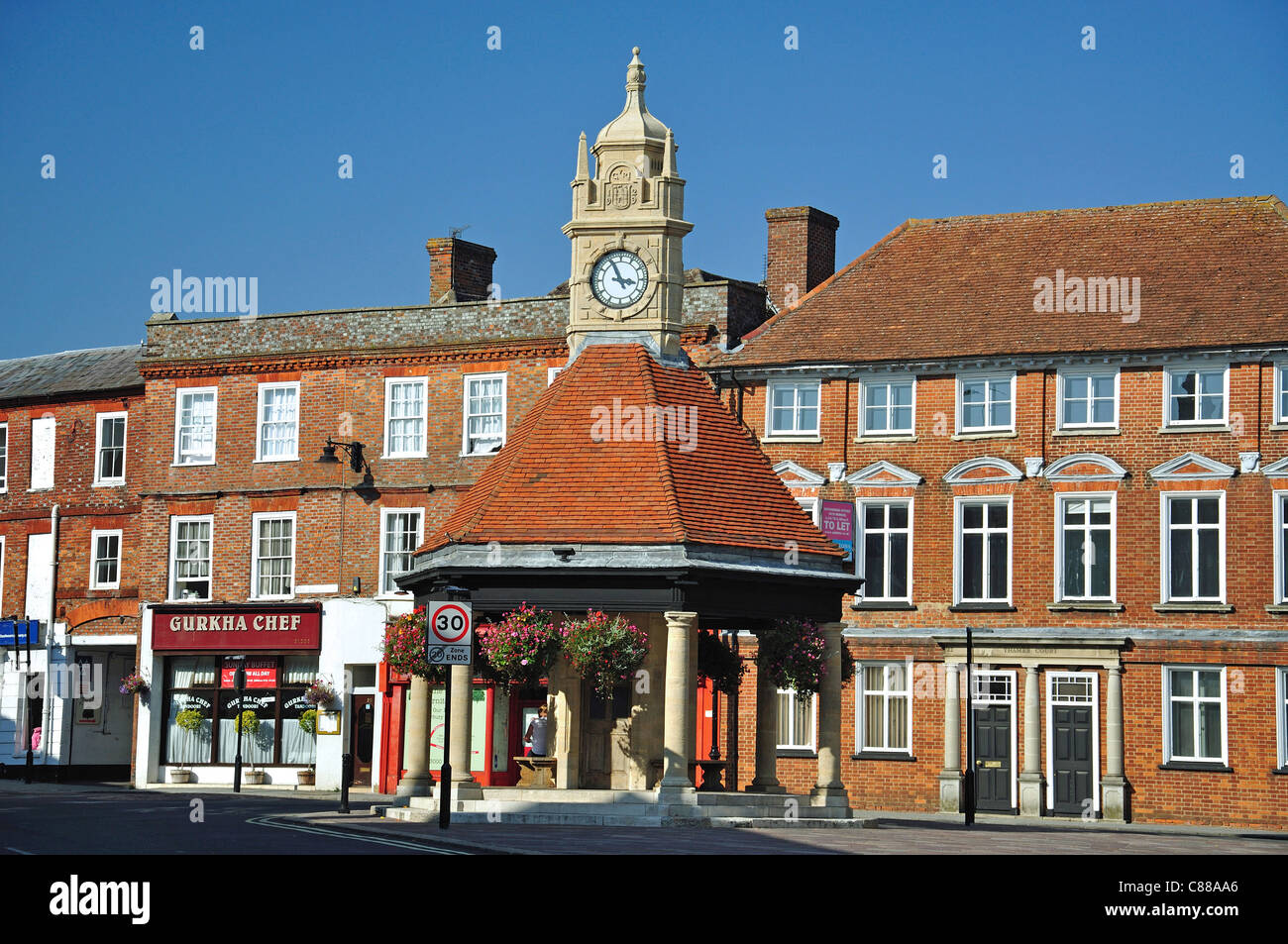 Tour de l'horloge de Newbury, le Broadway, Newbury, Berkshire, Angleterre, Royaume-Uni Banque D'Images