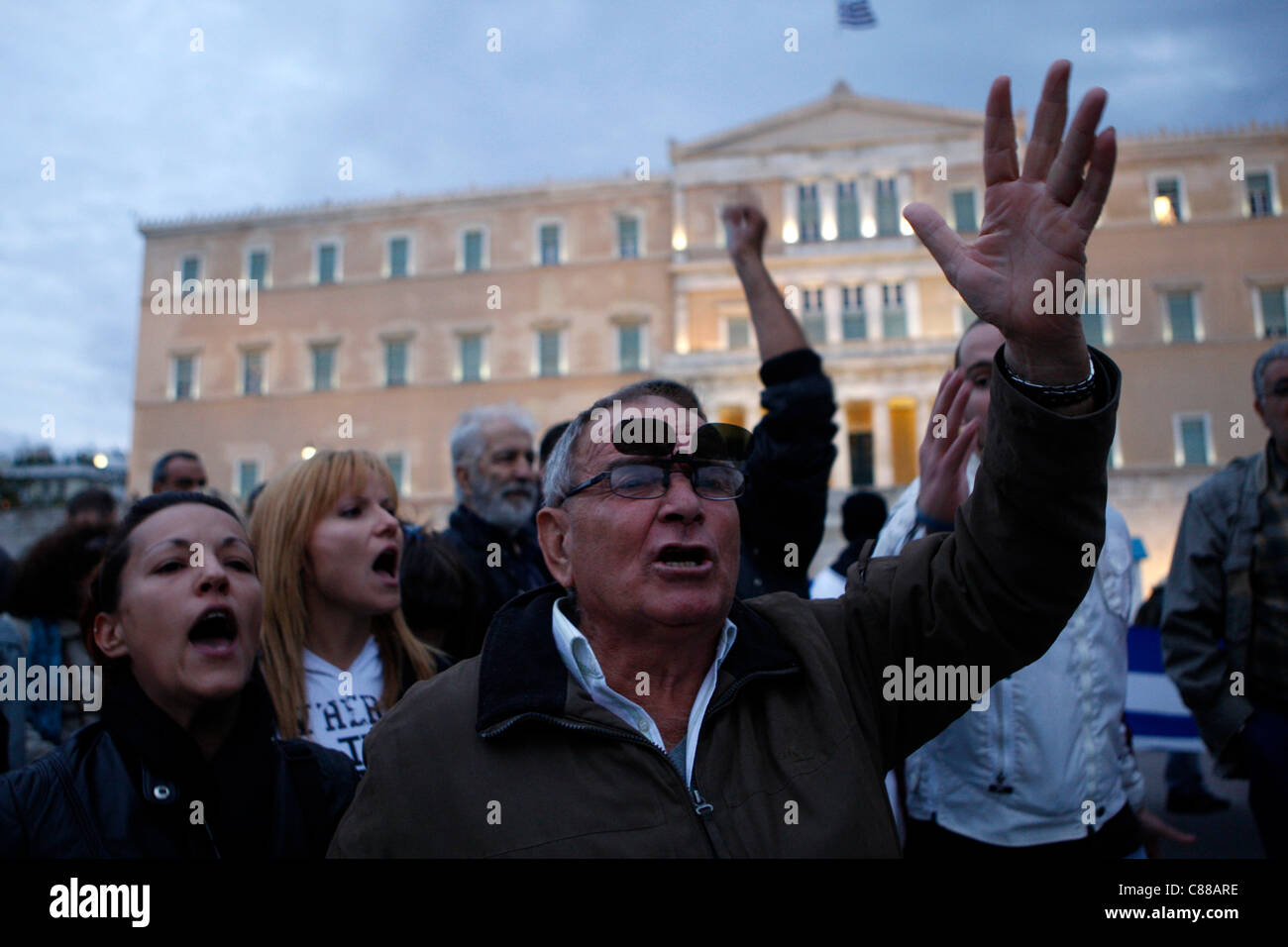15 octobre 2011, Athènes, Grèce. Peuple grec protester contre le nouveau plan d'austérité devant le parlement grec. De l'Amérique à l'Asie, de l'Afrique à l'Europe, les gens se mobilisent pour réclamer leurs droits et exiger une vraie démocratie. Banque D'Images