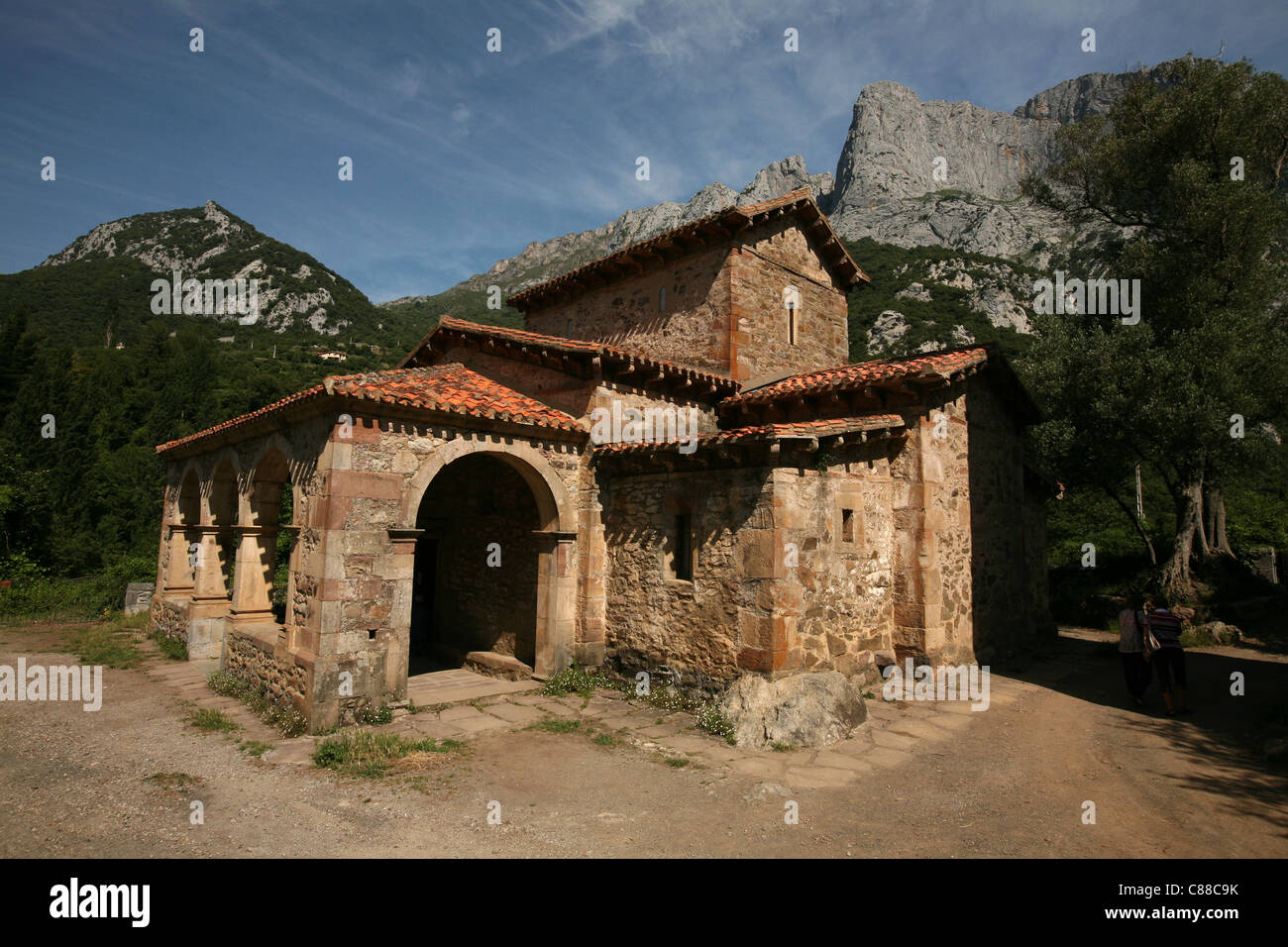 Pre-Romanesque église de Santa Maria de Lebena à partir de la 10e siècle dans la région de Cantabria, Espagne. Banque D'Images