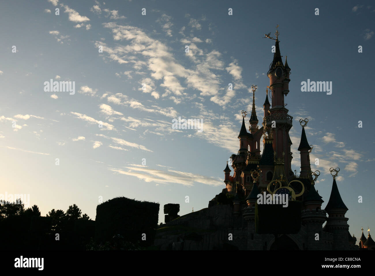 Château de La Belle au bois dormant à Disneyland Paris, France. Banque D'Images