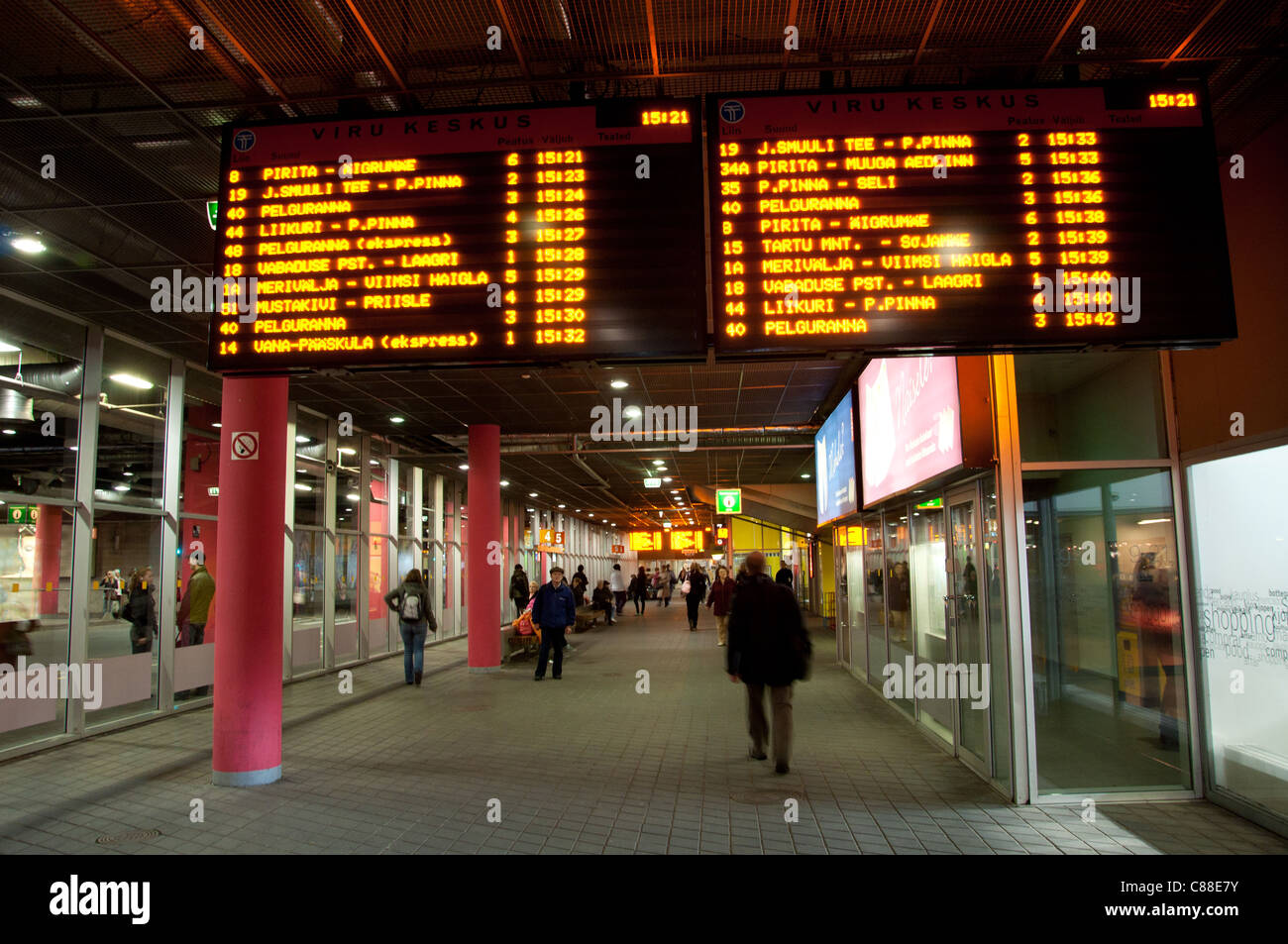 Centre-ville de Tallinn, Métro Bus Terminal Viru Photo Stock - Alamy Centre-ville de Tallinn, Métro Bus Terminal Viru Photo Stock - Alamy