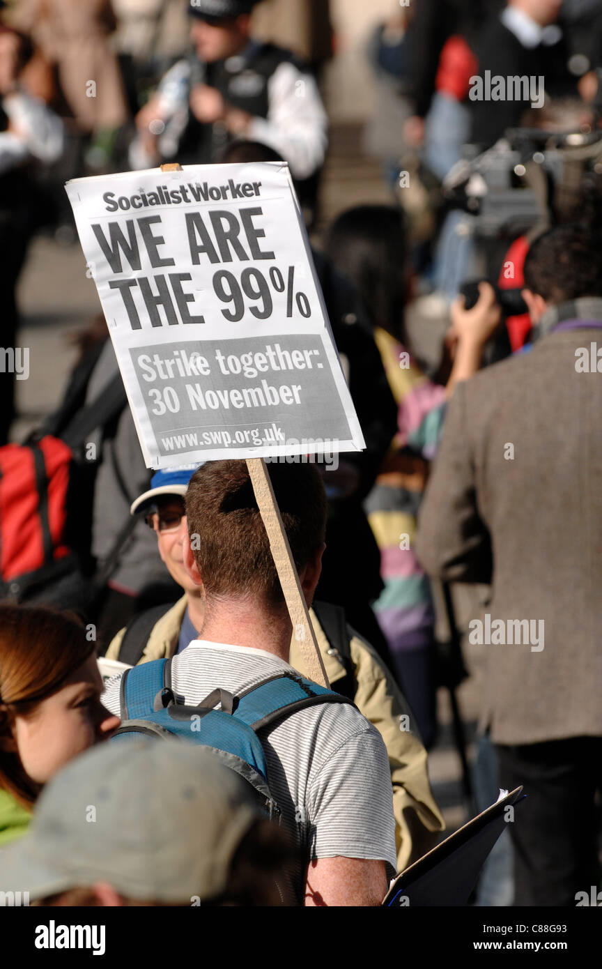 Occupy London Stock Exchange OLX fait partie d'un mouvement mondial contre la cupidité des entreprises dans le visage de sauvetage des banques, le chômage, les inégalités et les mesures d'austérité. Ville de London, UK. 15 octobre 2011. Photo : Graham M. Lawrence Banque D'Images