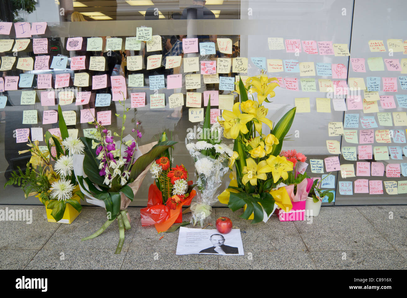 Apple store avec hommage post-it, Perth, Australie Banque D'Images
