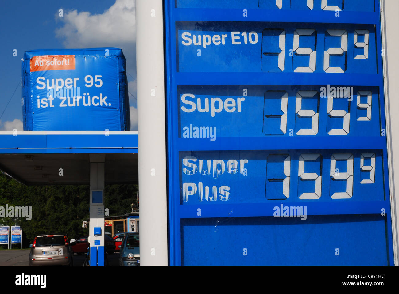 La station service Aral avec de l'essence super 95 Banque D'Images