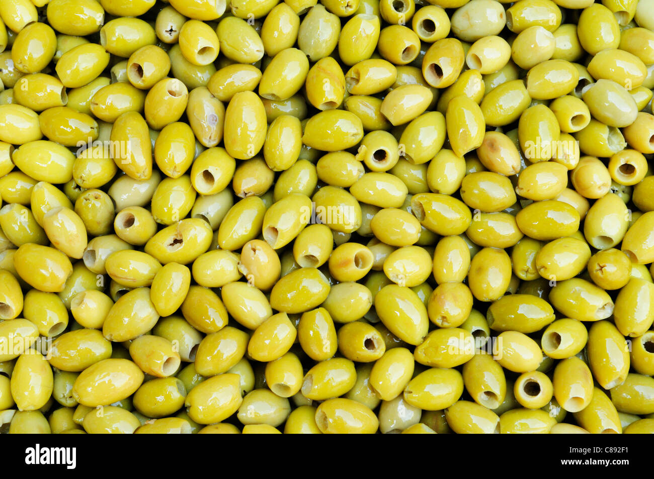 Olives vertes, Souk El Ahad, Agadir, Maroc Banque D'Images