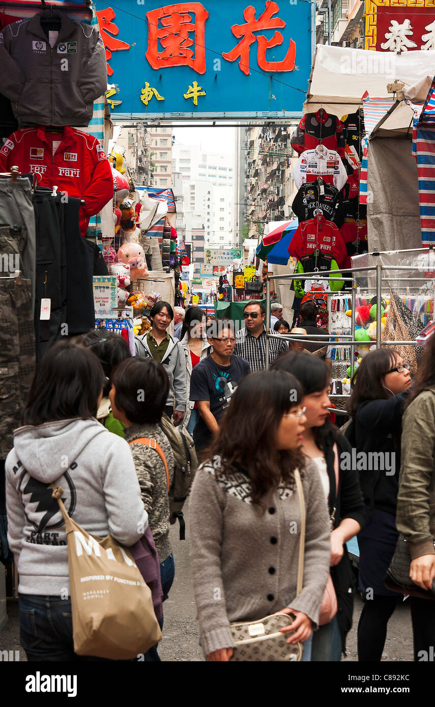 L'agitation de la Ladies Market à Tung Choi Street Mong Kok, Kowloon Hong Kong Chine Asie Banque D'Images