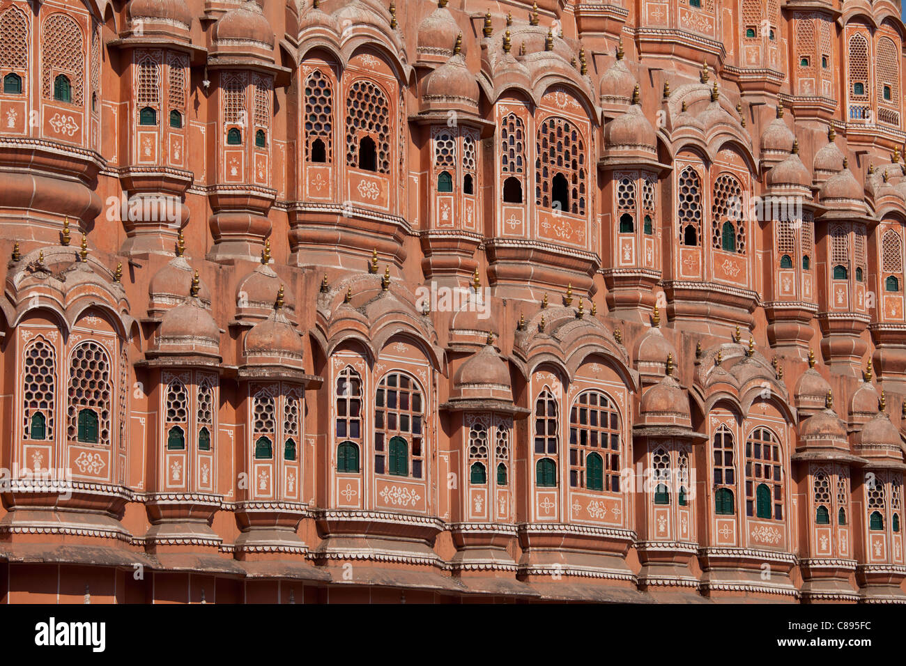 Hawamahal Palais du Vent dans la ville rose de Jaipur, Rajasthan, Inde du Nord Banque D'Images