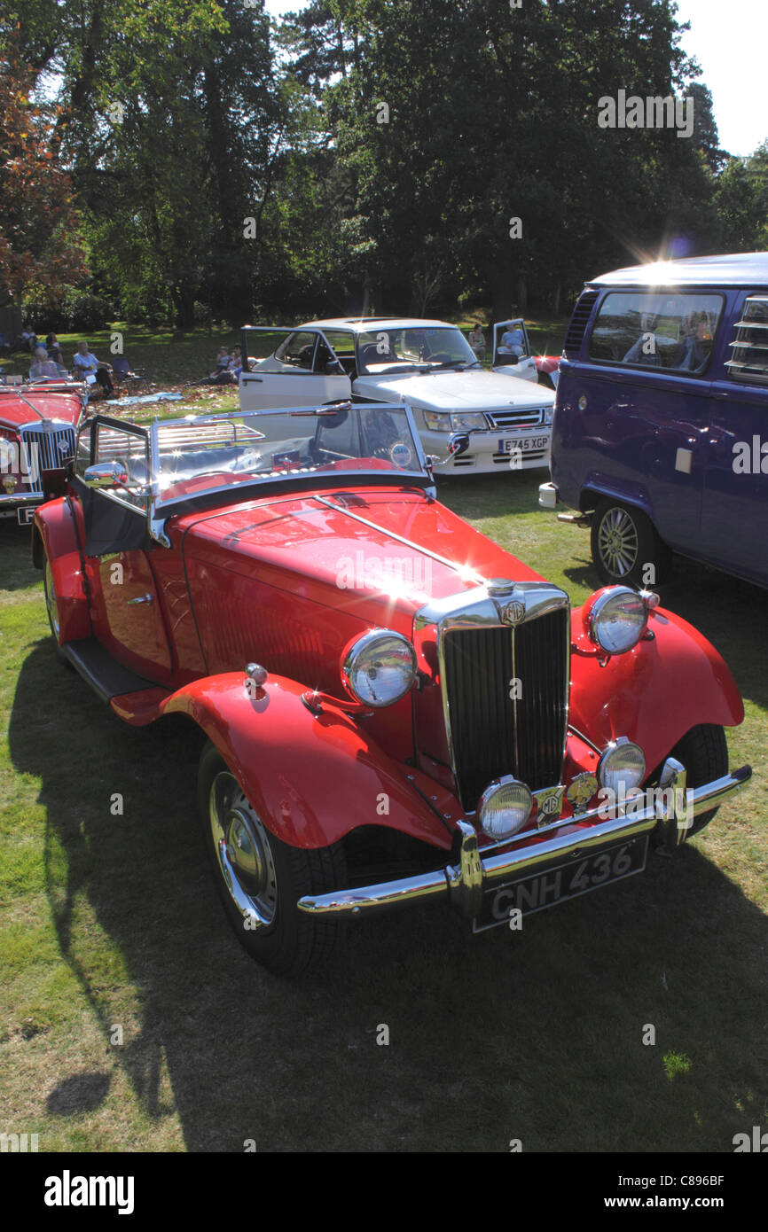 Vintage MG voiture au ATCCC Putteridge Bury Classic Car Show 2011 Banque D'Images