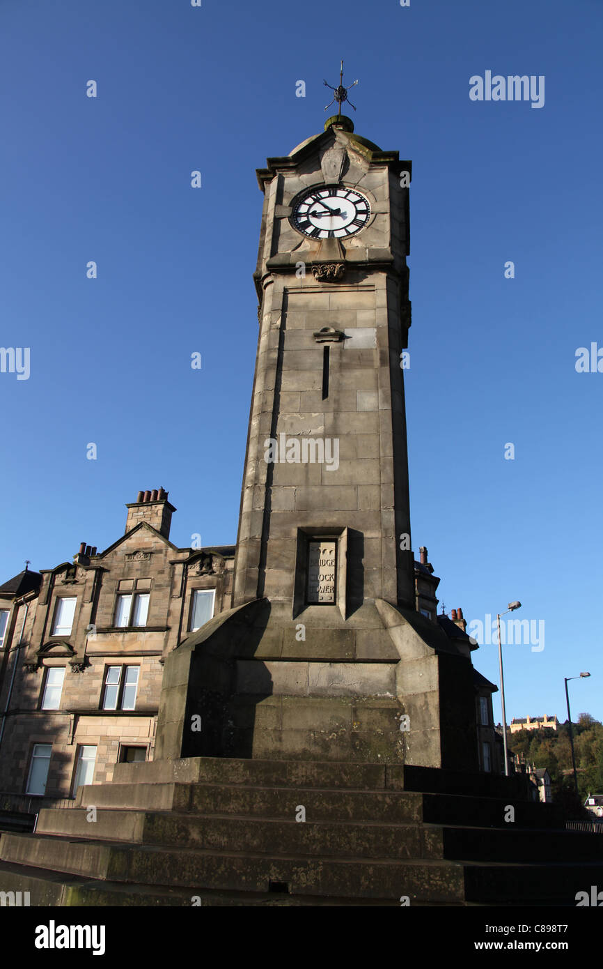 Ville de Stirling, Écosse. Pont de la tour de l'horloge (ou Bayne Tour de l'horloge) au rond-point des douanes. Banque D'Images