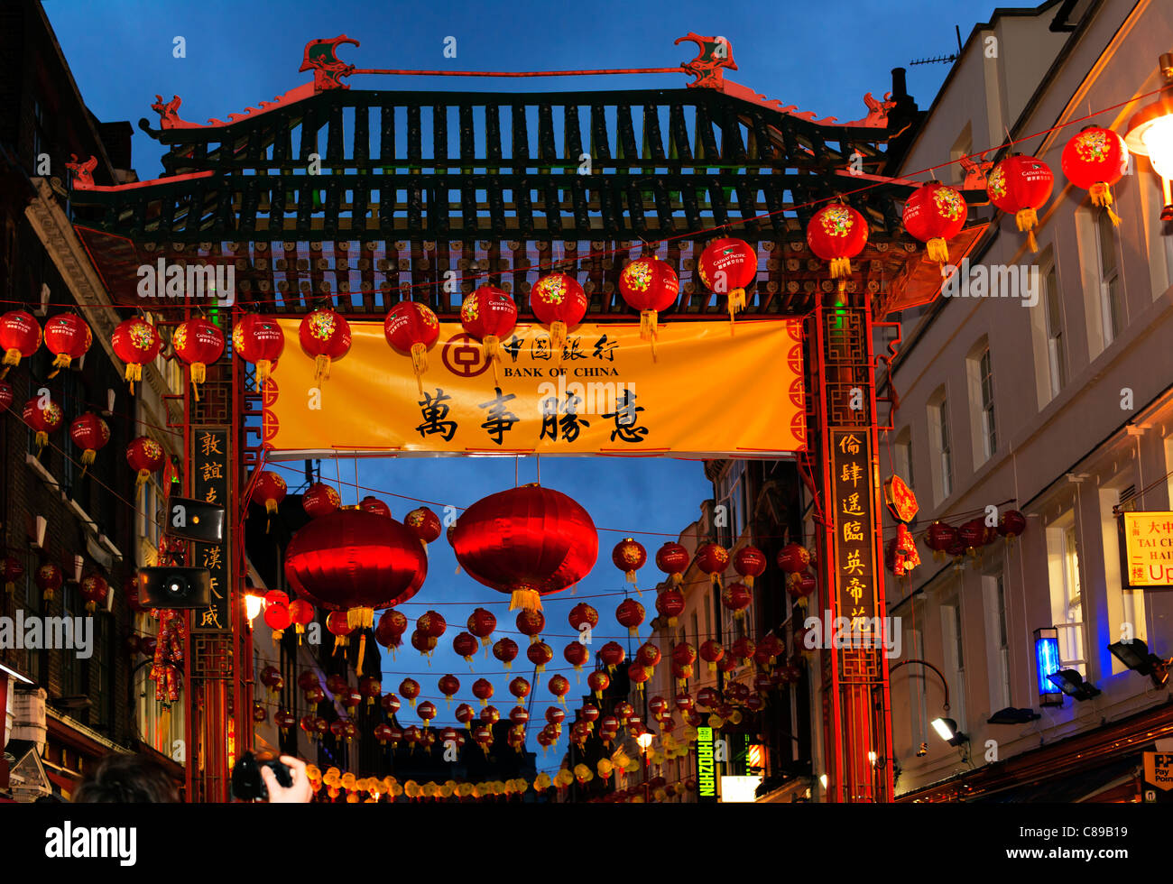 Les célébrations du Nouvel An chinois décorations, Gerrard Street, China Town, Londres, Angleterre, Royaume-Uni, Europe Banque D'Images