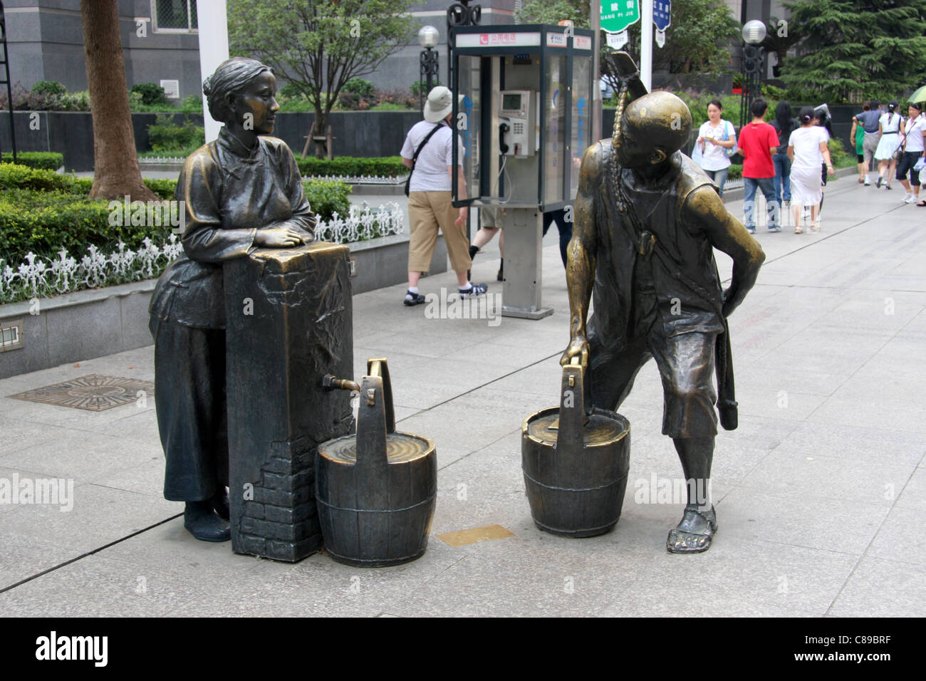 Sculptures de rue Banque de photographies et d’images à haute ...