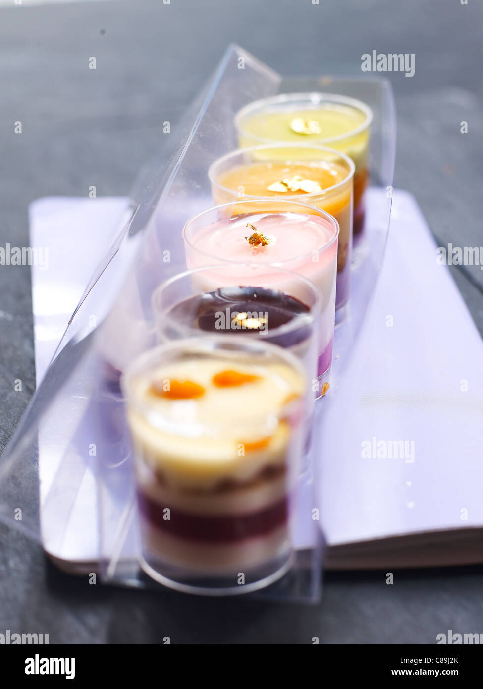 Assortiment de crèmes dessert Banque D'Images