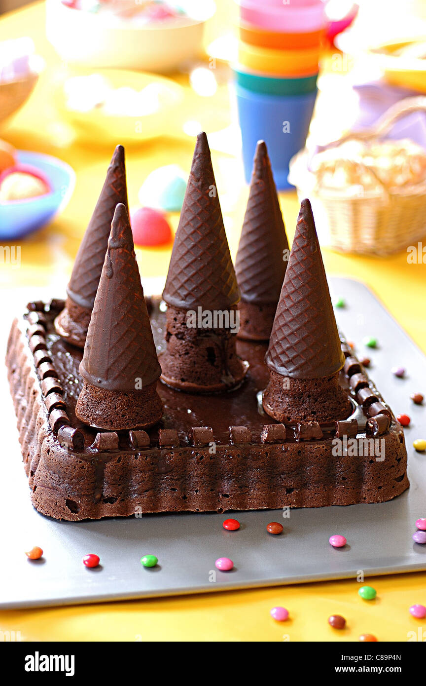 Gateau Au Chocolat En Forme De Chateau Photo Stock Alamy