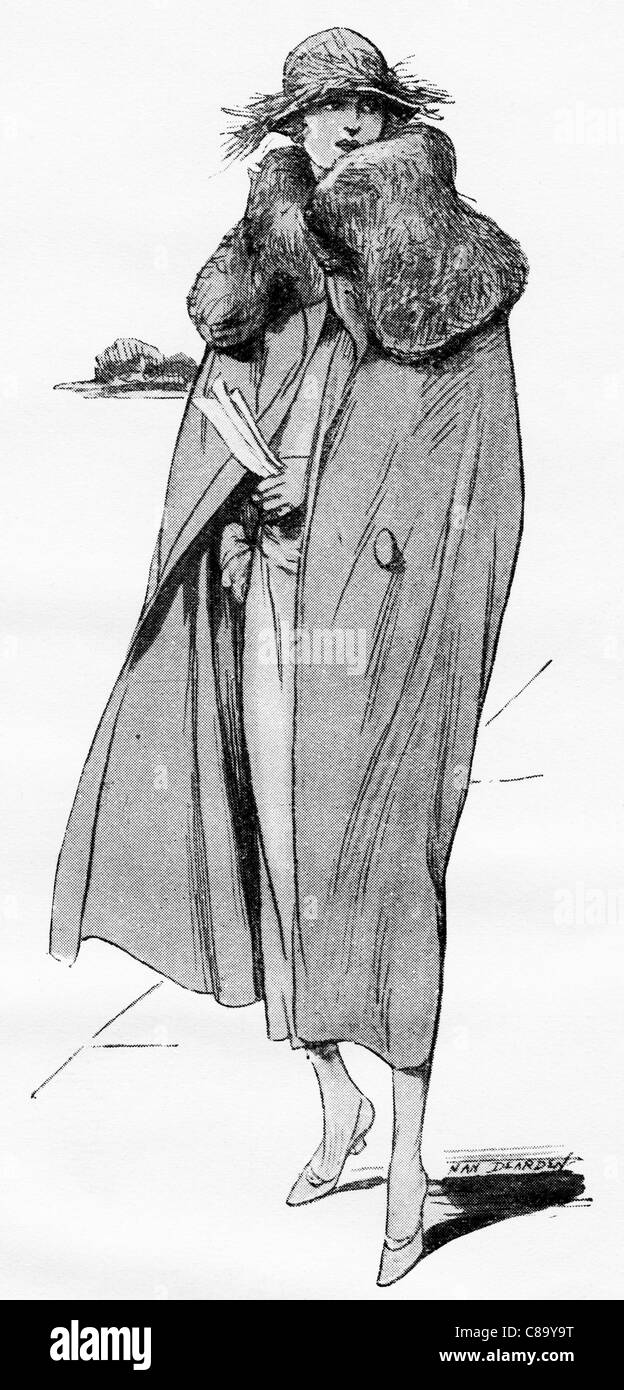 L'illustration de mode vers 1922. Cape en anglais duvetyn avec collier fantaisie grand bleu de beveren lapin. Banque D'Images