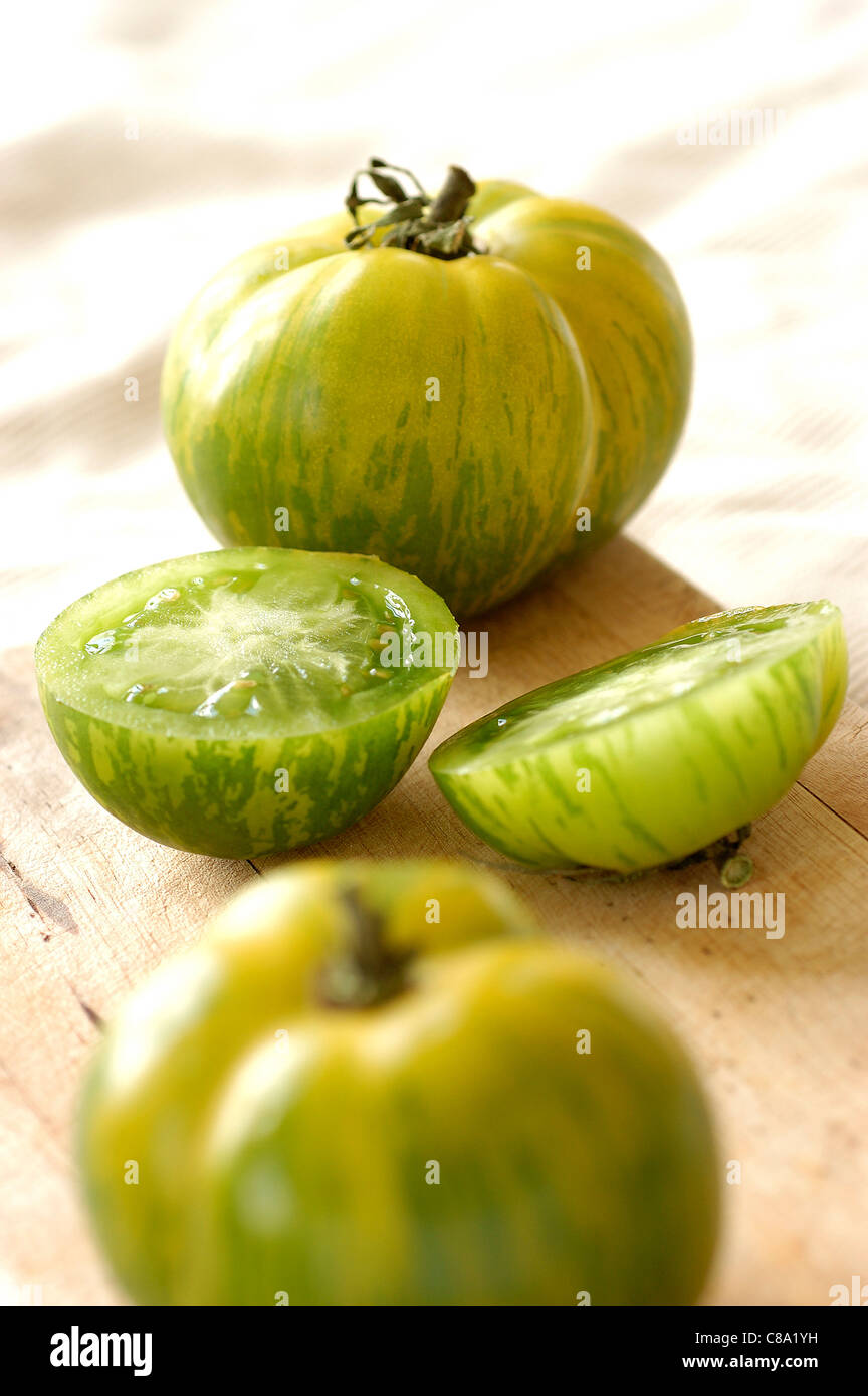 Les tomates vertes en rondelles Banque D'Images