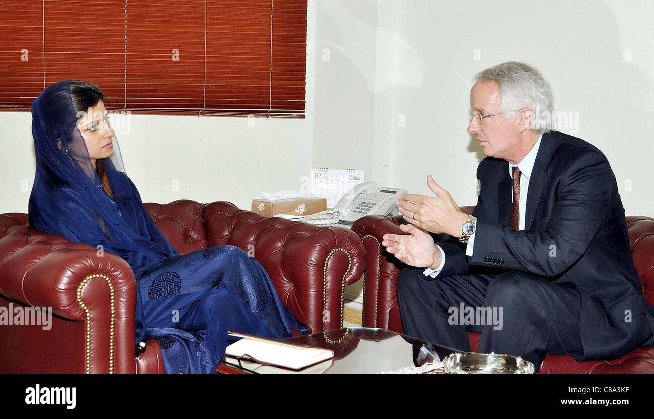 Ministre fédéral des affaires étrangères, Hina Rabbani Khar échanges de vues avec l'Ambassadeur Américain Cameron Munter, Banque D'Images