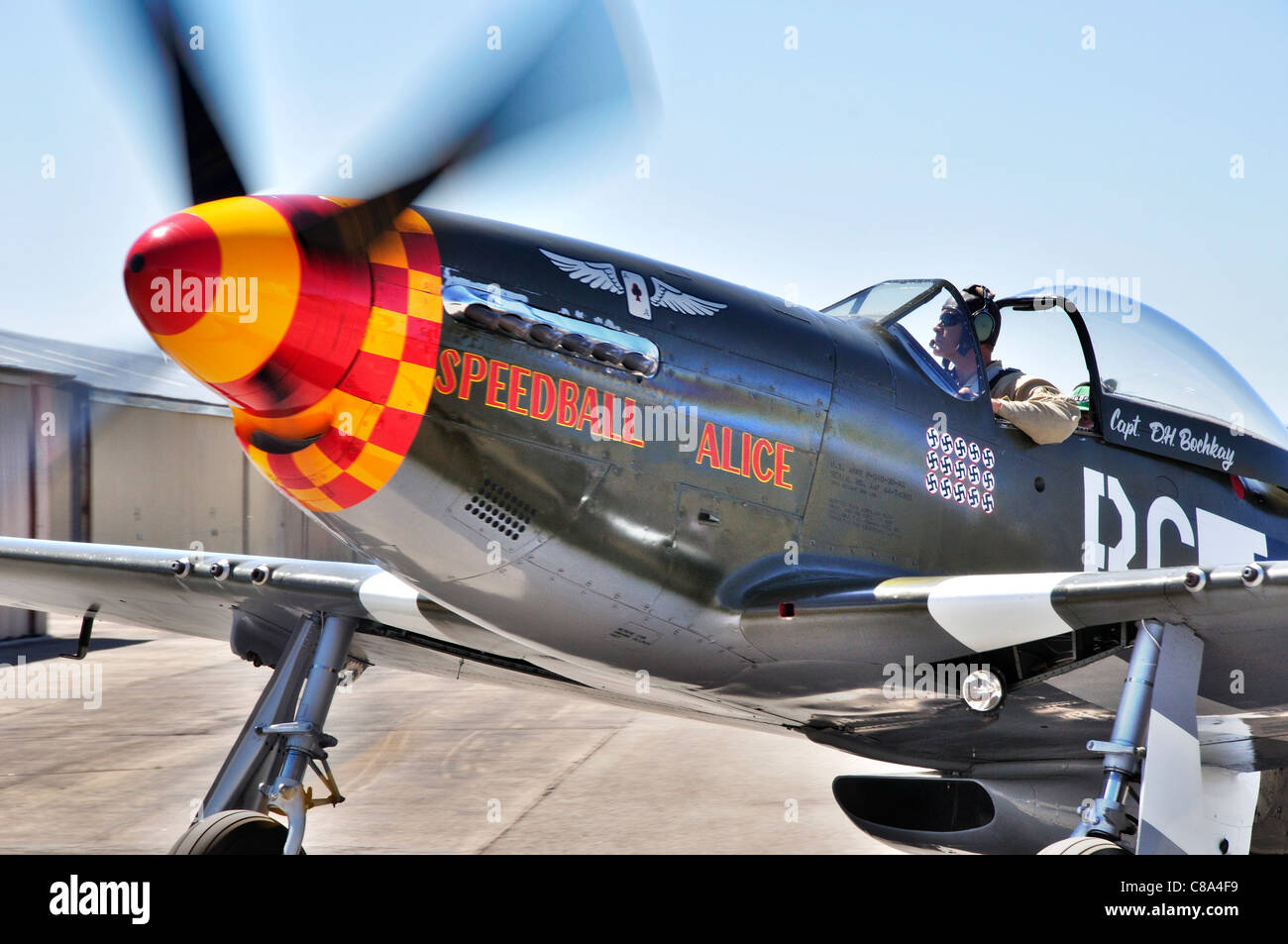 P-51D, 'parky', parrainée par Jelly Belly, roulage à l'aéroport de Nampa Banque D'Images