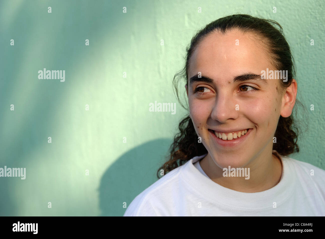 Portrait of young woman smiling Banque D'Images