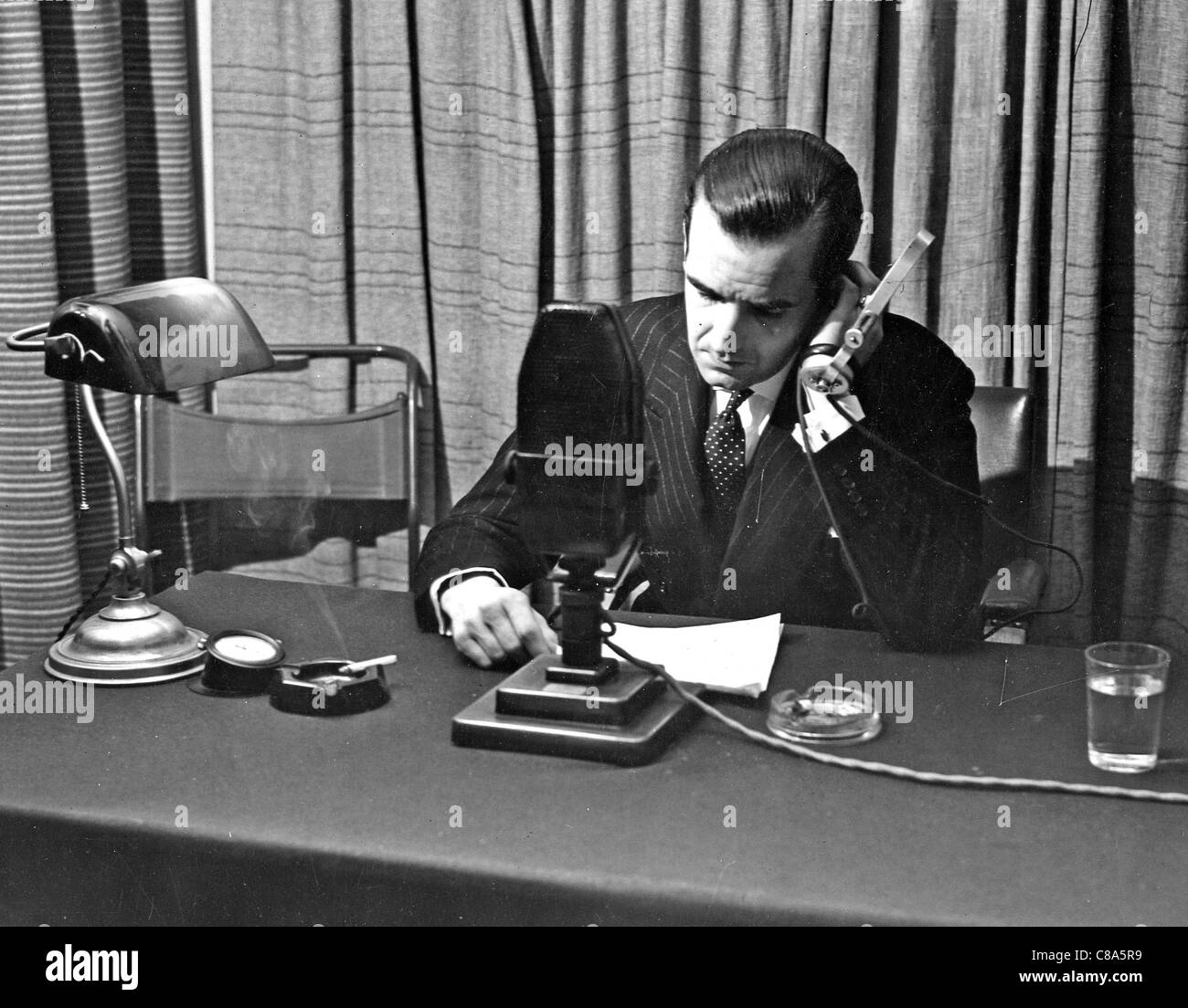 Radio londres 1940 Banque de photographies et d’images à haute ...