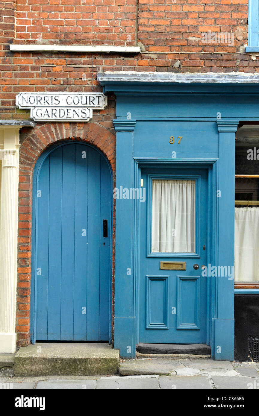 Une ancienne boutique/à Norris Court Gardens, Norwich. L'Angleterre Banque D'Images