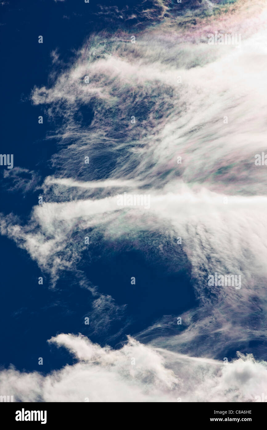 Les formations de nuages inhabituels sur un ciel bleu ensoleillé jour en Californie, USA Banque D'Images