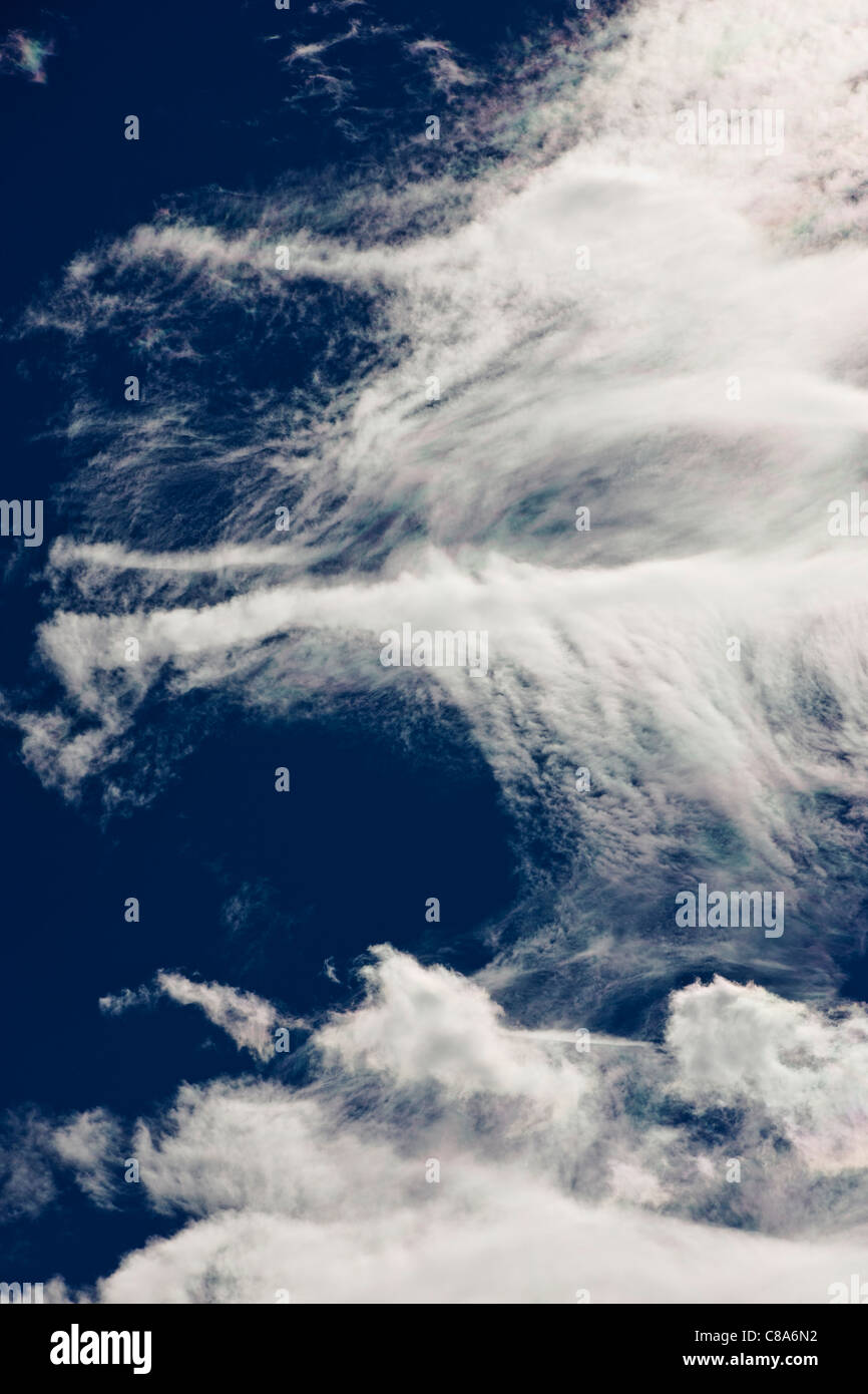 Les formations de nuages inhabituels sur un ciel bleu ensoleillé jour en Californie, USA Banque D'Images