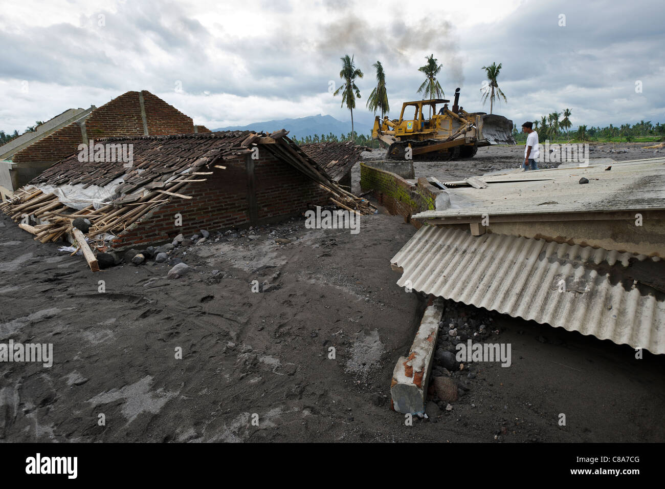 Un village très endommagé par un lahar mud flow en mars 2011, Sirahan, Magelang, Yogyakarta, Java, Indonésie. Banque D'Images